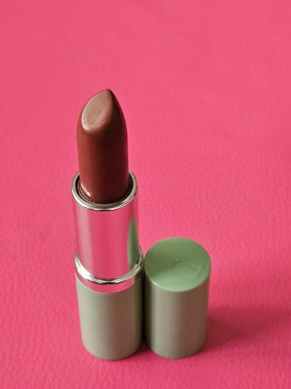Clinique Different Lipstick Tender Heart – New Unused – Discontinued